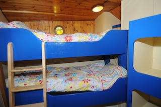 Twin Cabin on board Embarr's Bed & Breakfacst