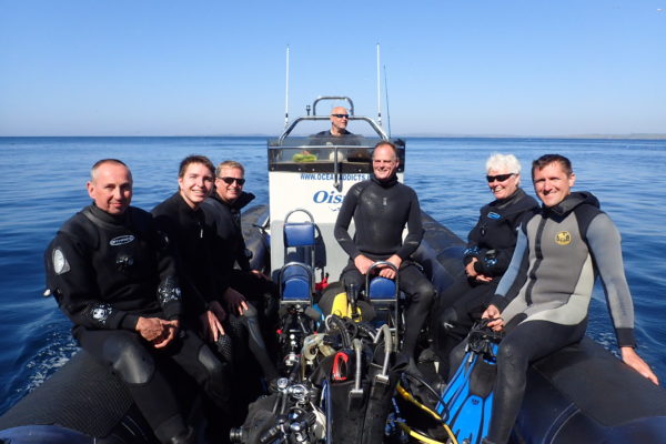 OLYMPUS DIGITAL CAMERA divers on boat